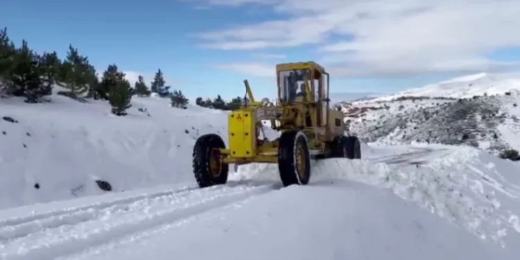 Kemah’ta kar temizleme çalışmaları