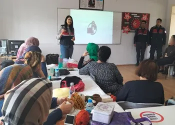 Jandarmadan kadınlara KADES eğitimi