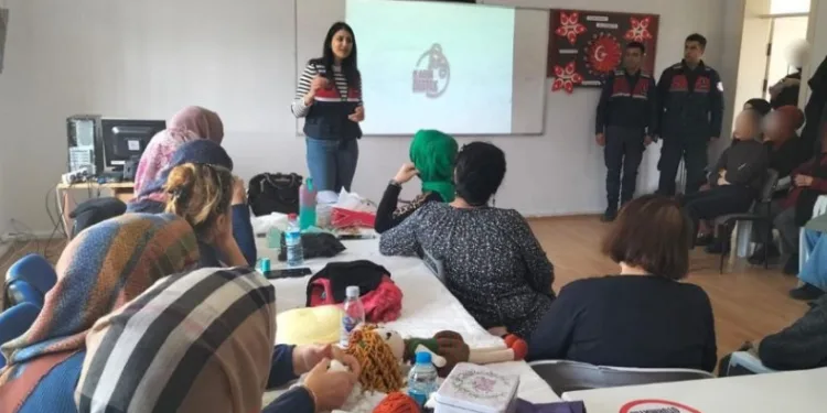 Jandarmadan kadınlara KADES eğitimi