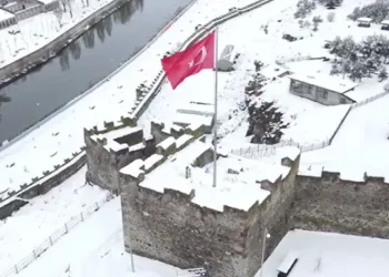 Ardahan Kalesi karla kaplandı