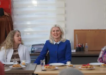 Halkla iç içe
