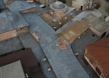 Bursa’da tarihi çarşının çatısındaki kurşun kaplamalar çalındı