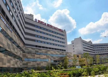 Bursa’da patlayan oksijen tüpü amca ile yeğenini yaktı