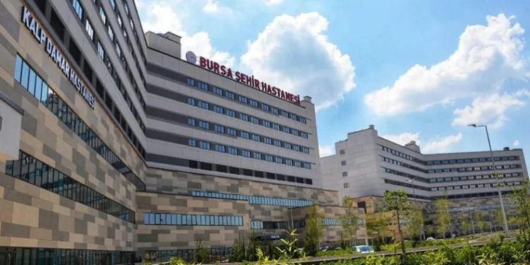 Bursa’da patlayan oksijen tüpü amca ile yeğenini yaktı