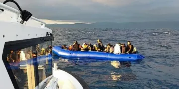 Ayvalık’ta 43 göçmen kurtarıldı