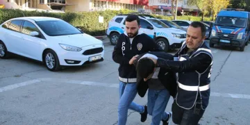 Cezaevi firarisi polisten kaçamadı