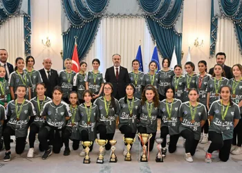 Şampiyon sporculardan Alinur Aktaş’a ziyaret