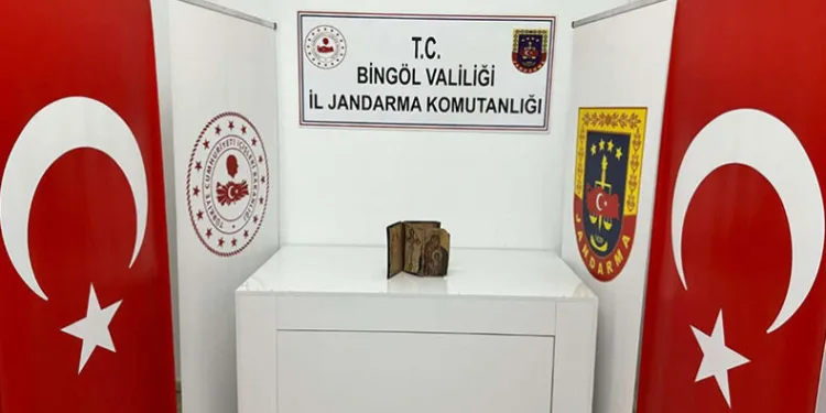 Bingöl’de tarihi eser kitap ele geçirildi