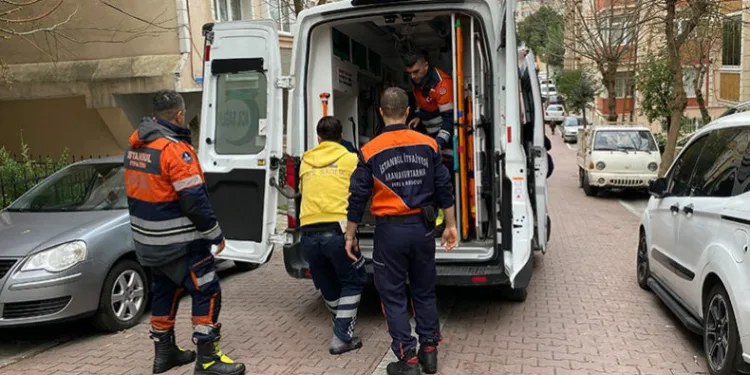 Yaşlı kadın evinde baygın halde bulundu