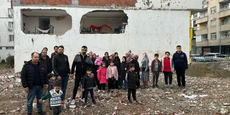 Deprem mağdurları muhatap arıyor