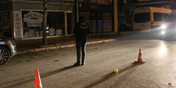 Ablasının eşini ve yeğenini bıçakla yaraladı