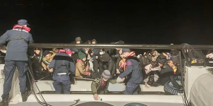 Ayvacık açıklarında 76 kaçak göçmen yakalandı