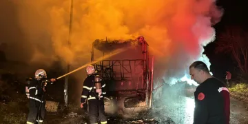 İşçi servisi alev topuna döndü