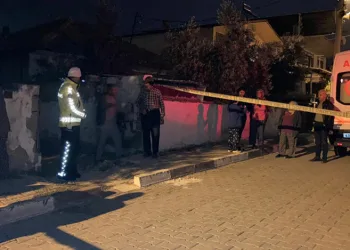 Tamir etmeye çalıştığı sundurmanın altında hayatını kaybetti