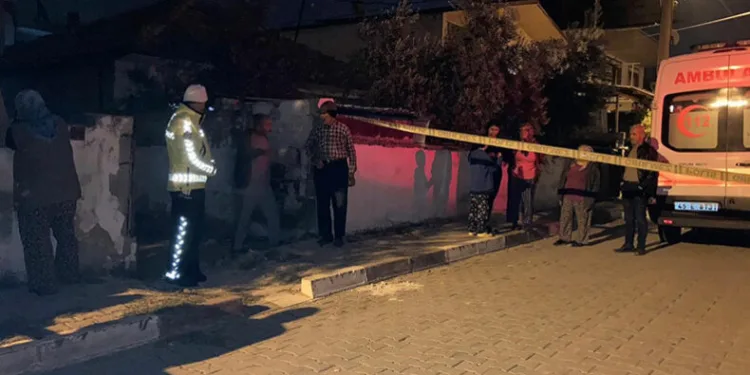 Tamir etmeye çalıştığı sundurmanın altında hayatını kaybetti