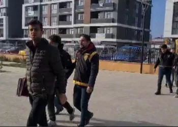 Cep telefonu hırsızı 3 kişi tutuklandı
