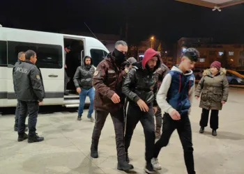 Bursa’da bir evde 13 kaçak göçmen yakalandı