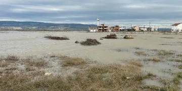 Çanakkale’de yazlıklar sular altında kaldı