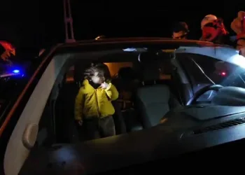 Bursa’da 2 yaşındaki çocuk araçta kilitli kaldı