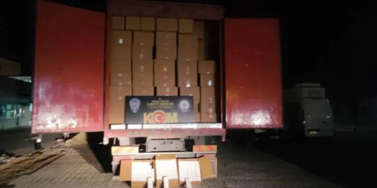 Adana’da 300 bin paket kaçak sigara ele geçirildi