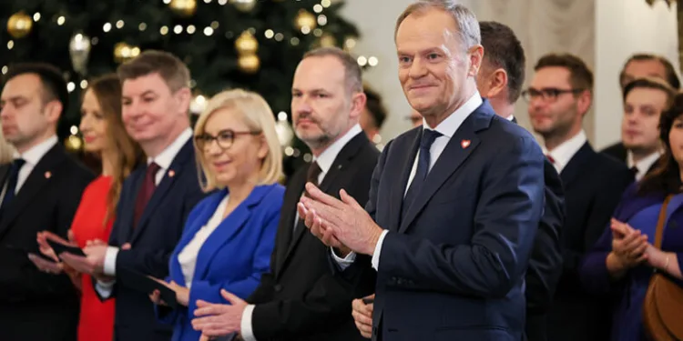 Donald Tusk hükümeti göreve başladı
