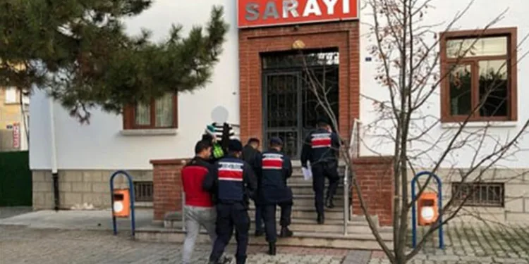 8 ayrı kablo hırsızlığı yapan 2 şüpheli tutuklandı