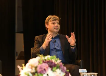 Ertuğrul Sağlam: “Yöneticiler tamamen yoldan çıkmış durumda”