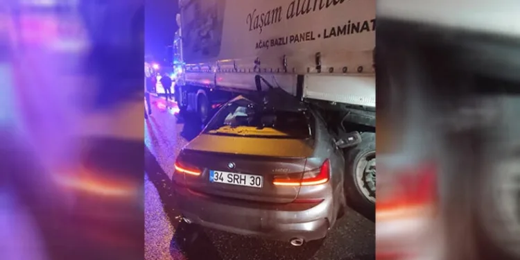 Bursa’da otomobil, TIR’ın altına girdi: 1 yaralı