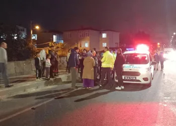 Servis minibüsü 9 yaşındaki çocuğa çarptı