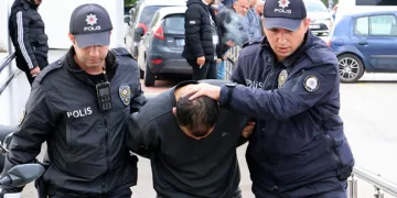 Polisin parmağını kıran suç makinesi tutuklandı