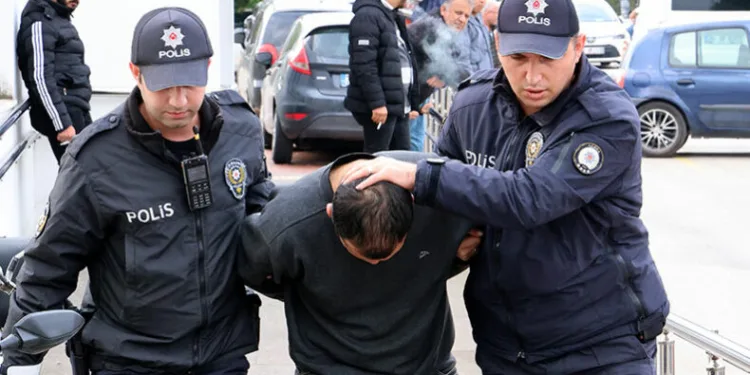 Polisin parmağını kıran suç makinesi tutuklandı