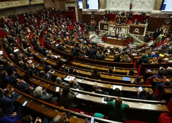 Fransa’da tartışmalı göç yasasına onay