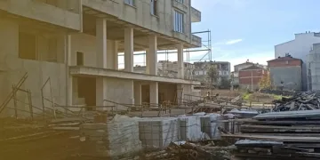 İnşaat iskelesi yıkıldı: 1 işçi yaralandı