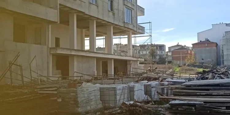 İnşaat iskelesi yıkıldı: 1 işçi yaralandı