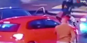 Taksicinin başına silah dayadı