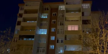 Evinin 9. katından düşen kadın hayatını kaybetti