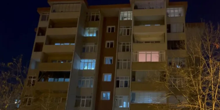 Evinin 9. katından düşen kadın hayatını kaybetti