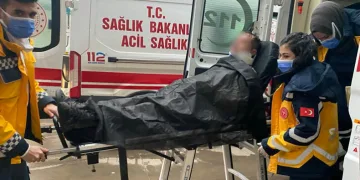 Askerleri taşıyan araç devrildi