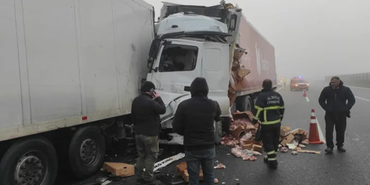 Kırklareli’nde tırlar çarpıştı: 2 yaralı
