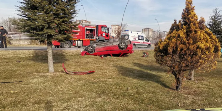 Takla atan otomobil parka savruldu