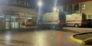 Darp edilen kadın araçtan yola atıldı