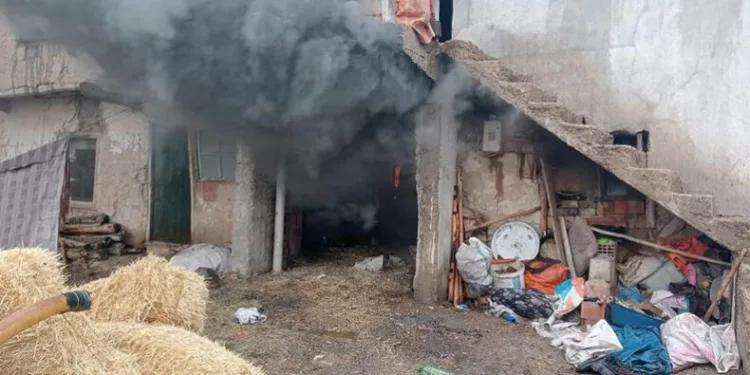 Sobadan sıçrayan kıvılcımlar evi küle çevirdi