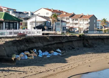 Karadeniz Karasu’yu parça parça yutuyor