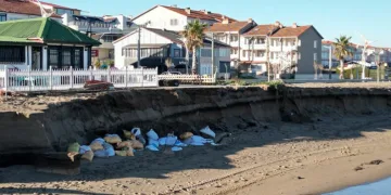 Karadeniz Karasu’yu parça parça yutuyor