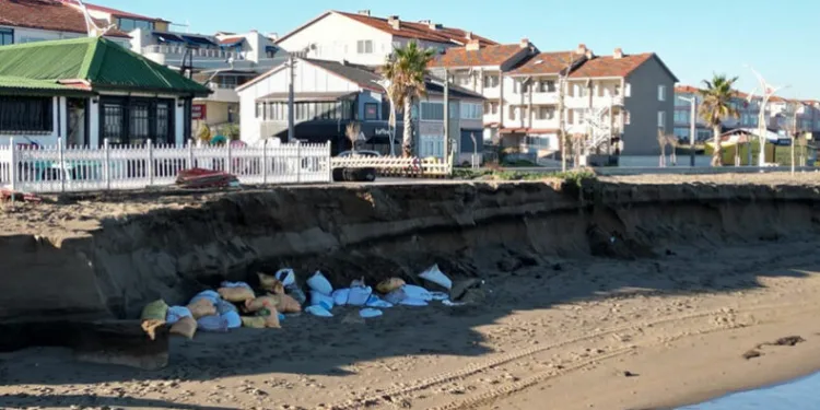 Karadeniz Karasu’yu parça parça yutuyor