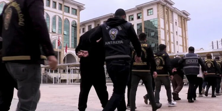 4 ilde nitelikli dolandırıcılık operasyonu