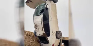 Batman’da otomobil sulama kanalına düştü