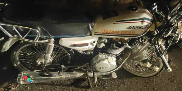 Motosiklet kamyonete çarptı: 1 ağır yaralı