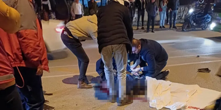 2 yayaya çarpan otomobil sürücüsü kaçtı