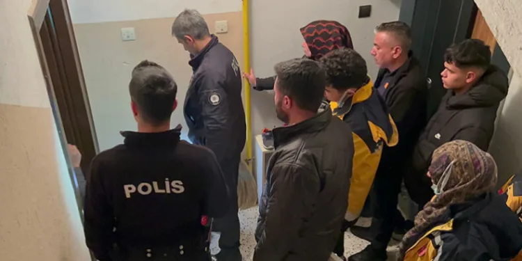 Haber alınamayan yaşlı adam evinde ölü bulundu